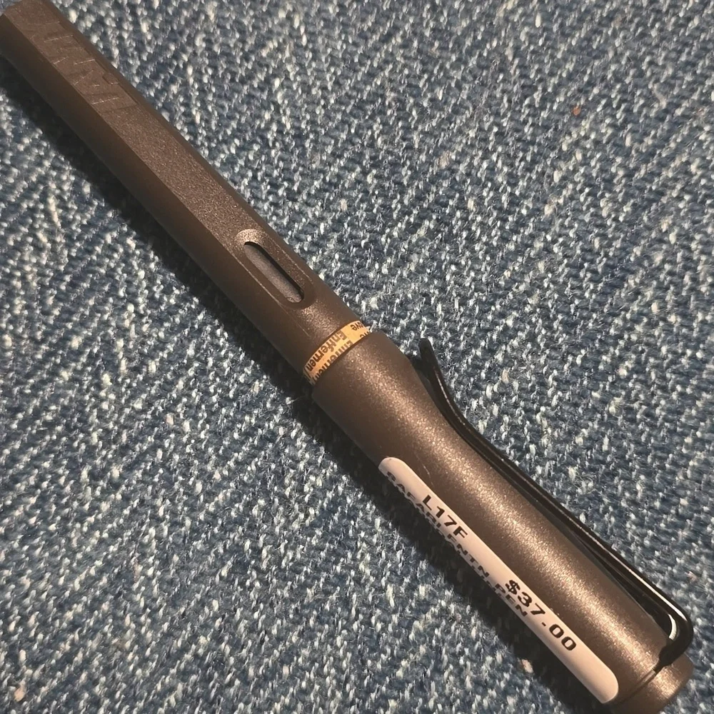 ❤️BUY 10 GET 5 FREE  LAMY Safari Charcoal FNTN Pen, Medium